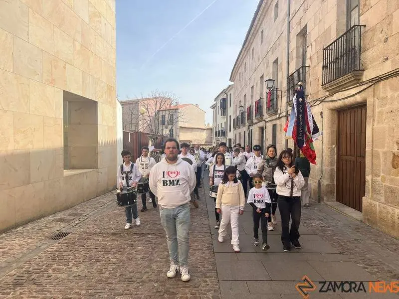 La banda de Música de Zamora ensaya en el entorno de la Catedral  (1)