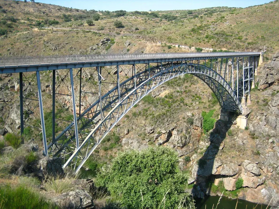 Puente de Requejo antes de la restauración. Imagen de archivo