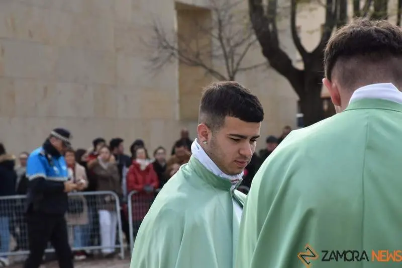 La Esperanza salva la emoción en la Plaza de la Catedral tras la suspensión procesional (23)