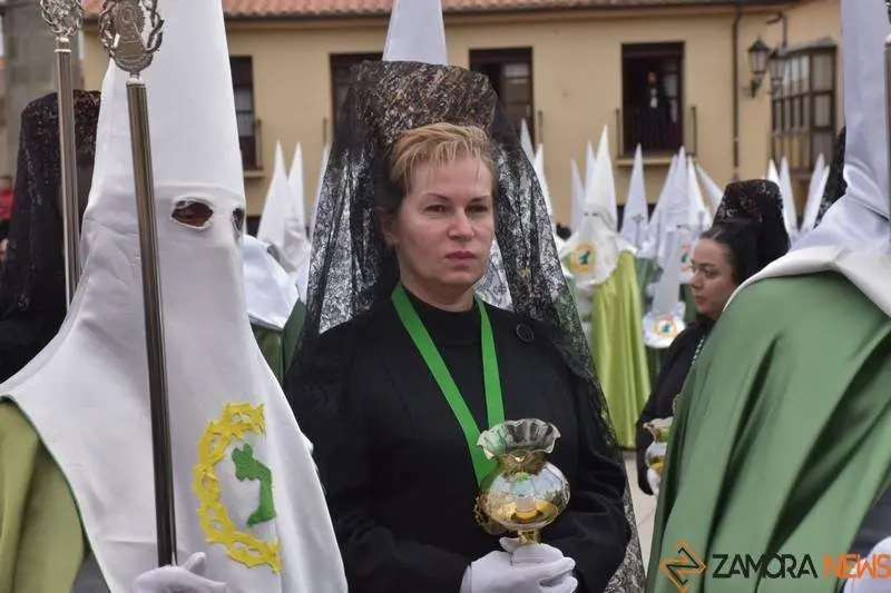 La Esperanza salva la emoción en la Plaza de la Catedral tras la suspensión procesional (11)
