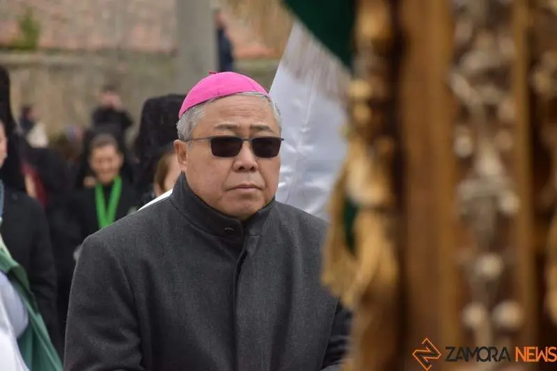 La Esperanza salva la emoción en la Plaza de la Catedral tras la suspensión procesional (16)