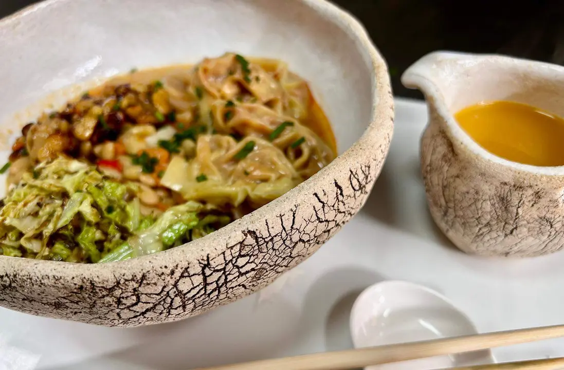 Plato de Verdinas Wonton presentado por el restaurante España de Fermoselle