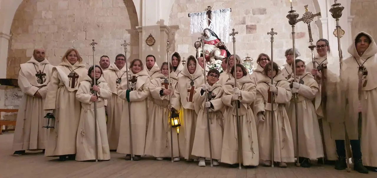 Hermanos de la Cofradía del Santísimo Cristo Corralino