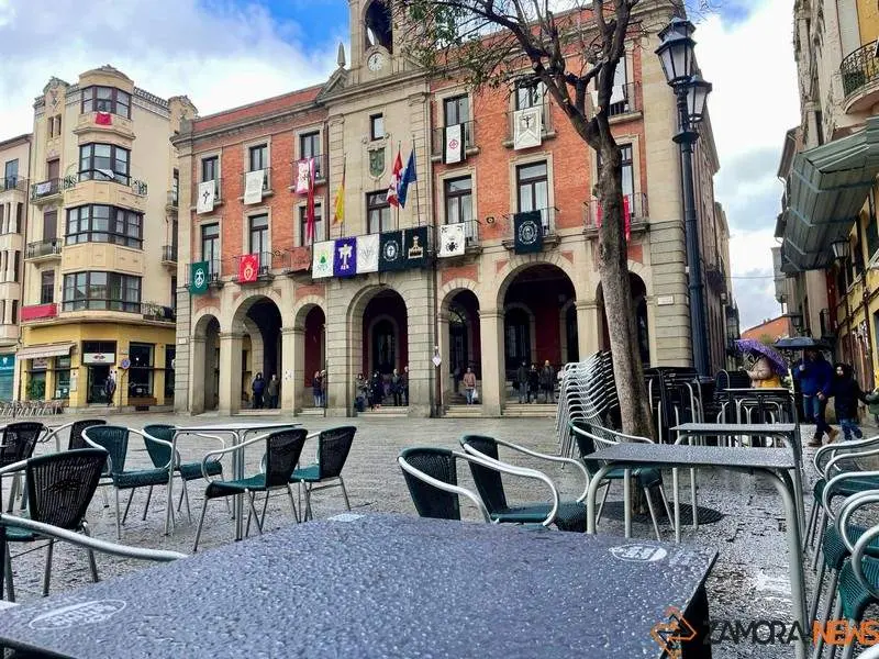 Lluvia en la Plaza Mayor de Zamora