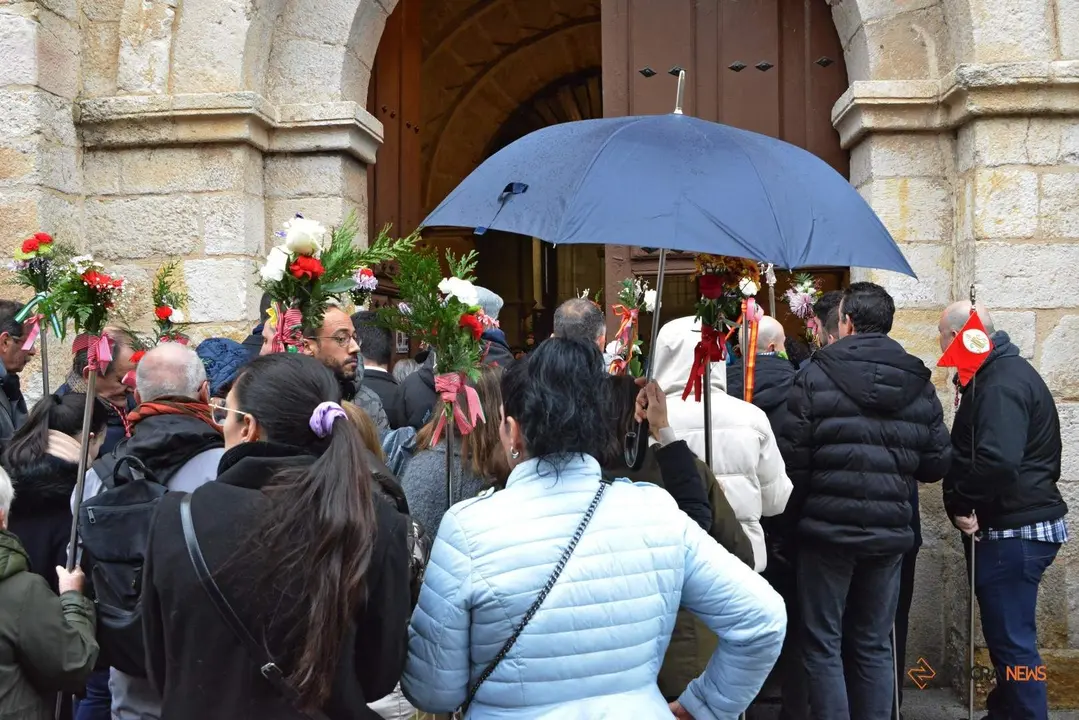 Domingo de Resurrecci&oacute;n marcado por la lluvia