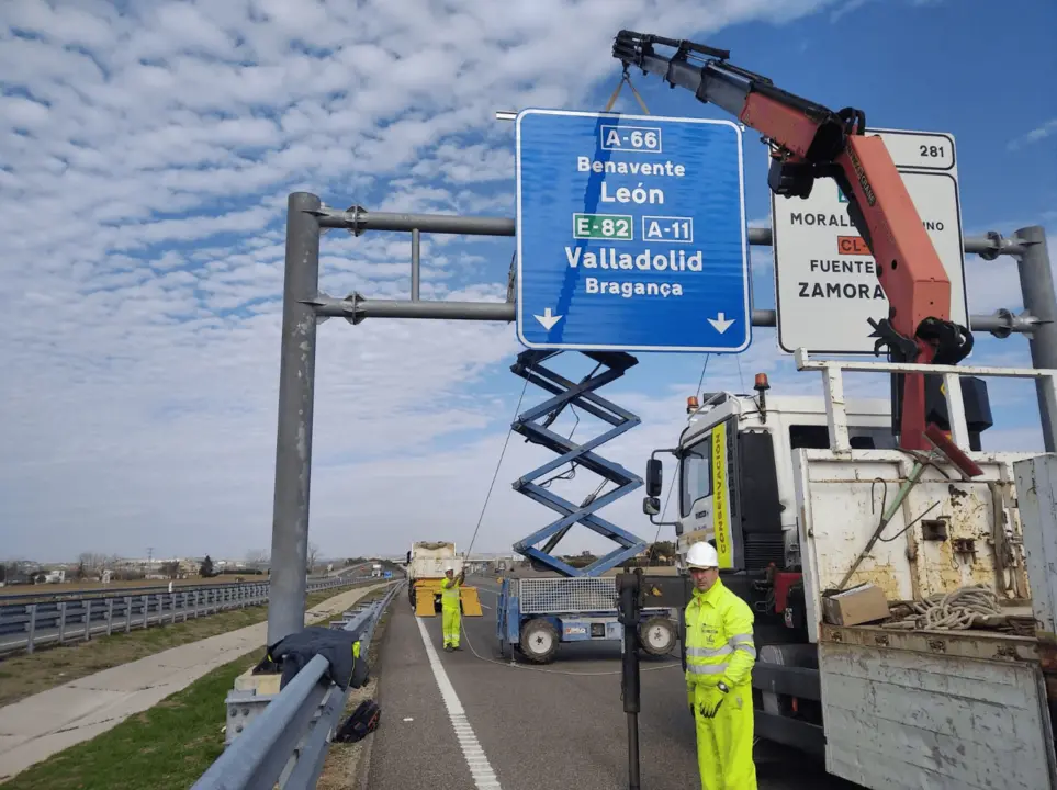 A-66 km 285,800 Colocación de cartel del pórtico