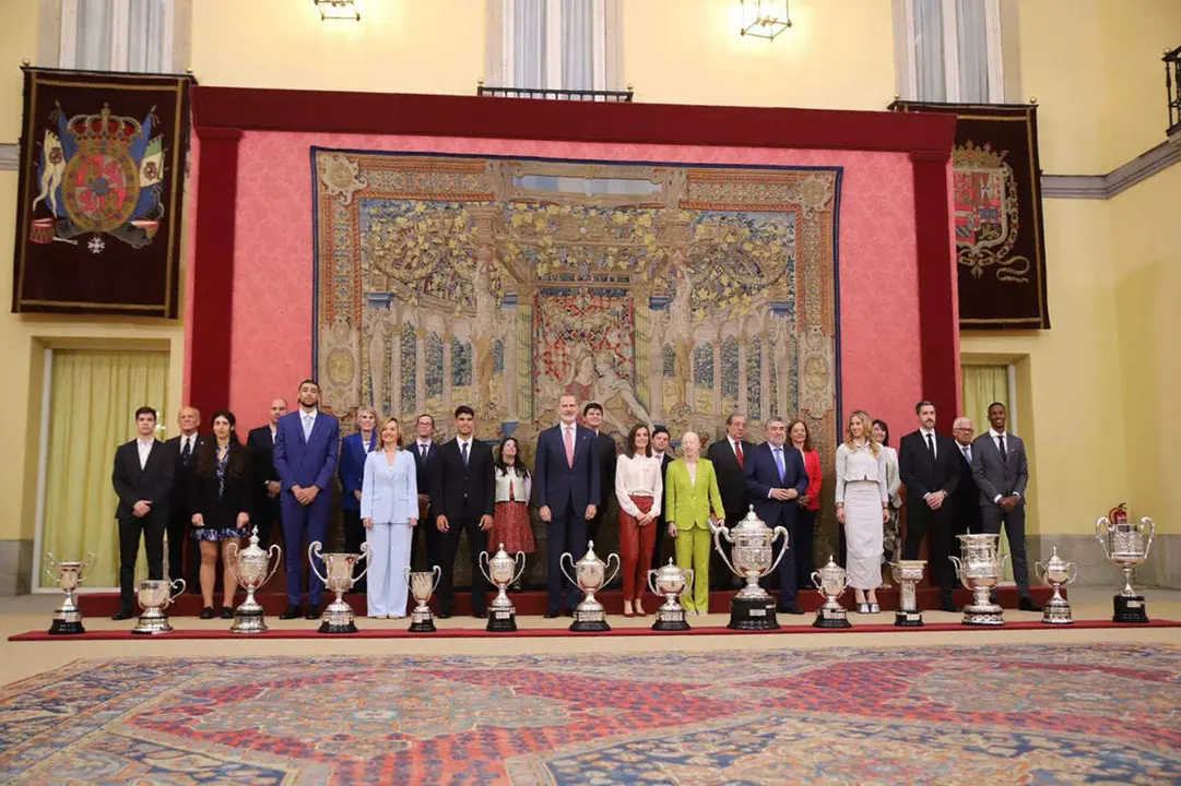 Foto de familia del acto de entrega de los Premios Nacionales del Deporte. La Moncloa