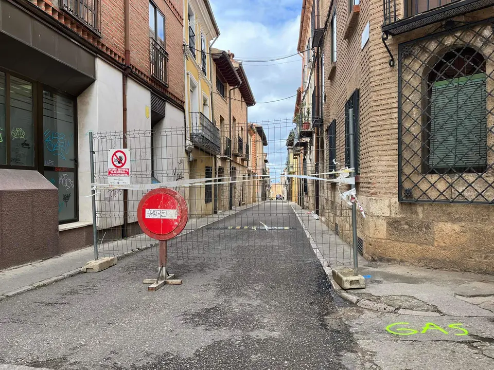 Obras en calle La Reina de Toro