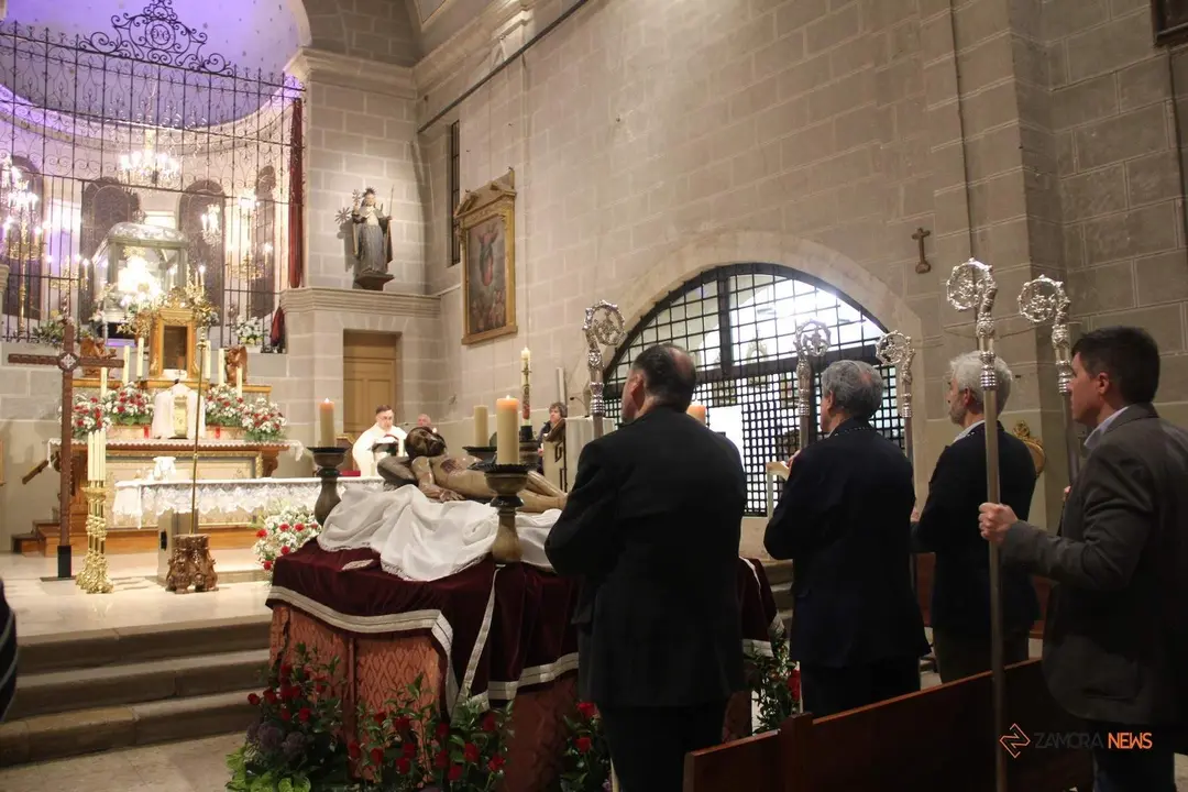 Celebración del Vía Lucis