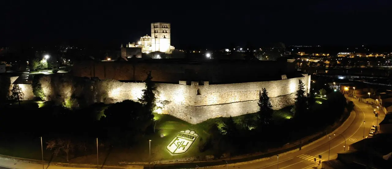 iluminación muralla de Zamora