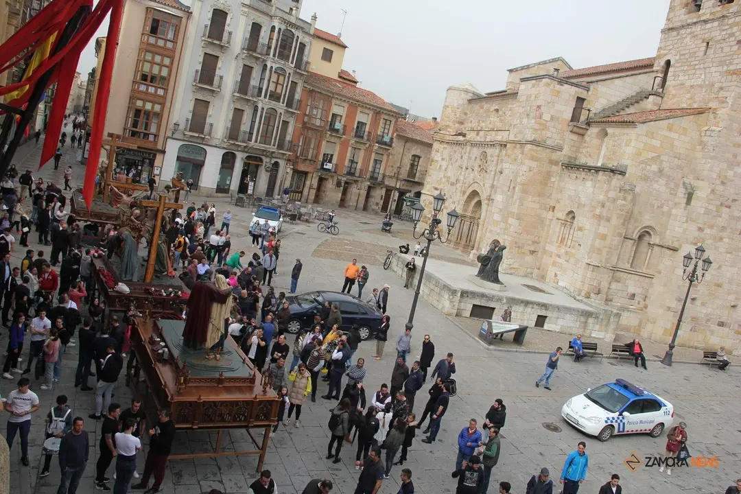Traslado de pasos de la Real Cofradía del Santo Entierro