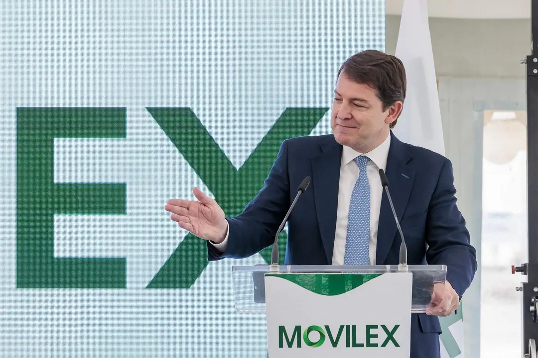 Mañueco durante el acto de colocación primera piedra planta Movilex