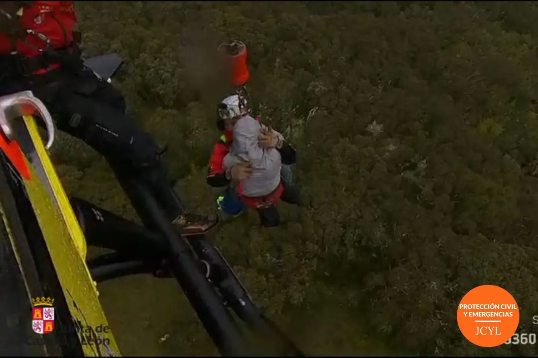 grupo de rescate de la Junta de CyL rescata a un senderista herido en el Desfiladero de los Hocinos