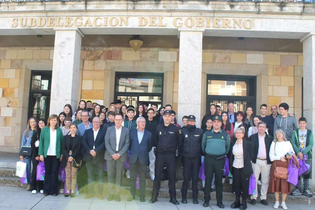 La Delegación del Gobierno en Zamora
recibe la visita de un grupo de jóvenes del
municipio luso de Macedo de Cavaleiros