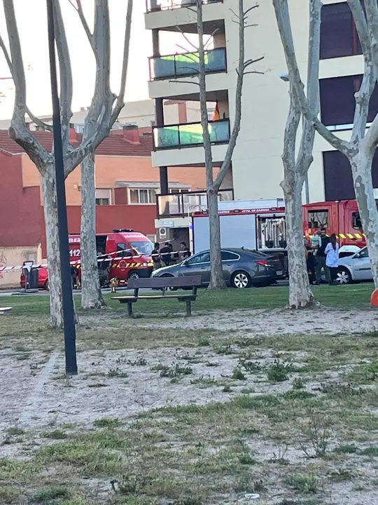 bomberos en la Calle Cantón de Zamora. IMAGEN CECIDA