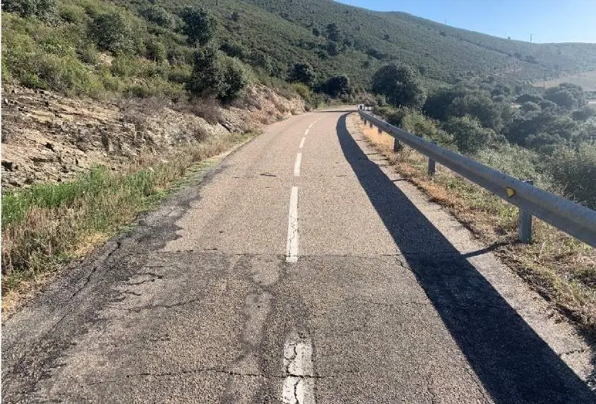 Arreglo carretera de 'Los Infiernos' de Almaraz de Duero, la ZA-P-2223