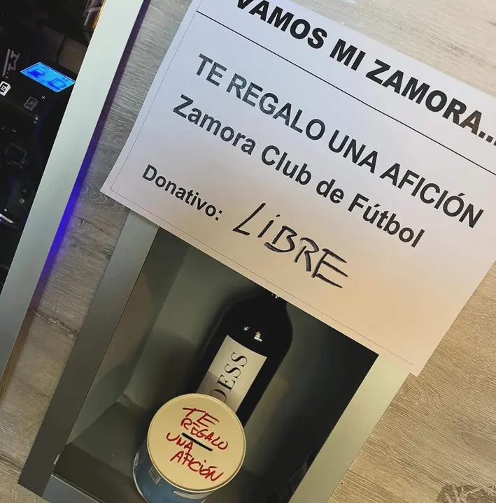 'Te regalo una afición', la campaña puesta en marcha por algunos socios del Zamora CF.