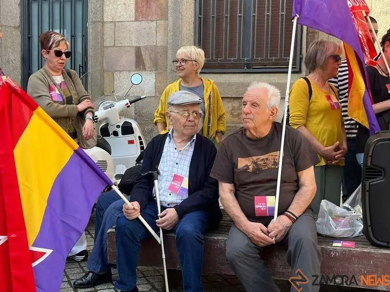 Izquierda Unida de Zamora conmemora la II República Española (2)