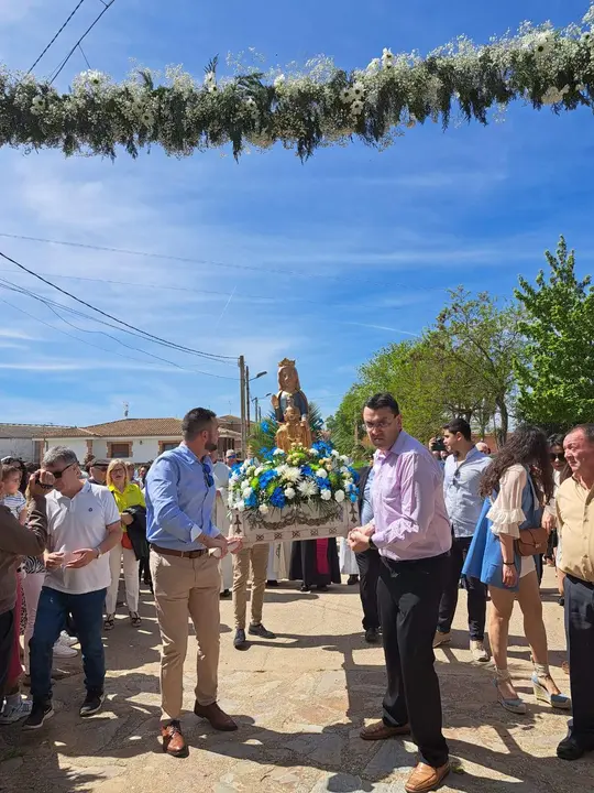 Momentos del traslado y procesión de la Virgen del Templo. Fotografía: CEDIDA