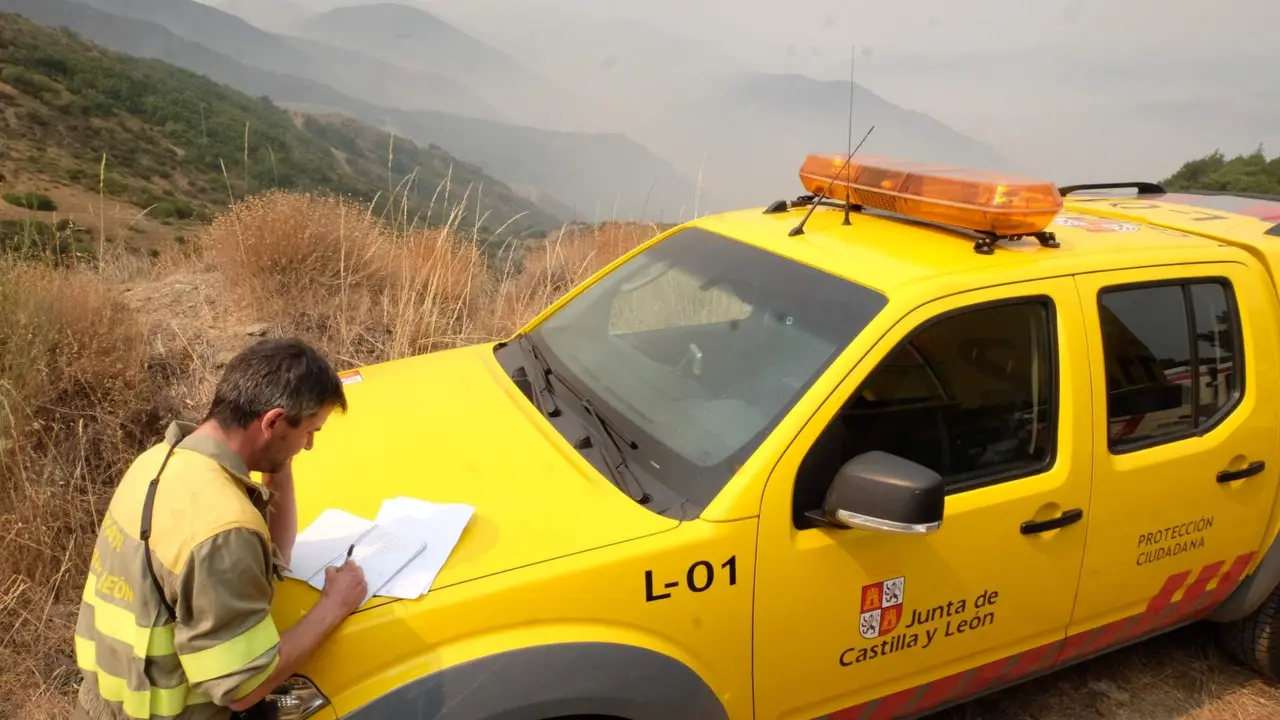 Agentes medioambientales dentro del plan de prevención y extinción del incendios de la Junta de Castilla y León