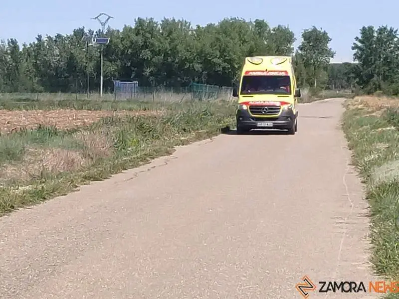 Ambulancia en Villaralbo tras un accidente