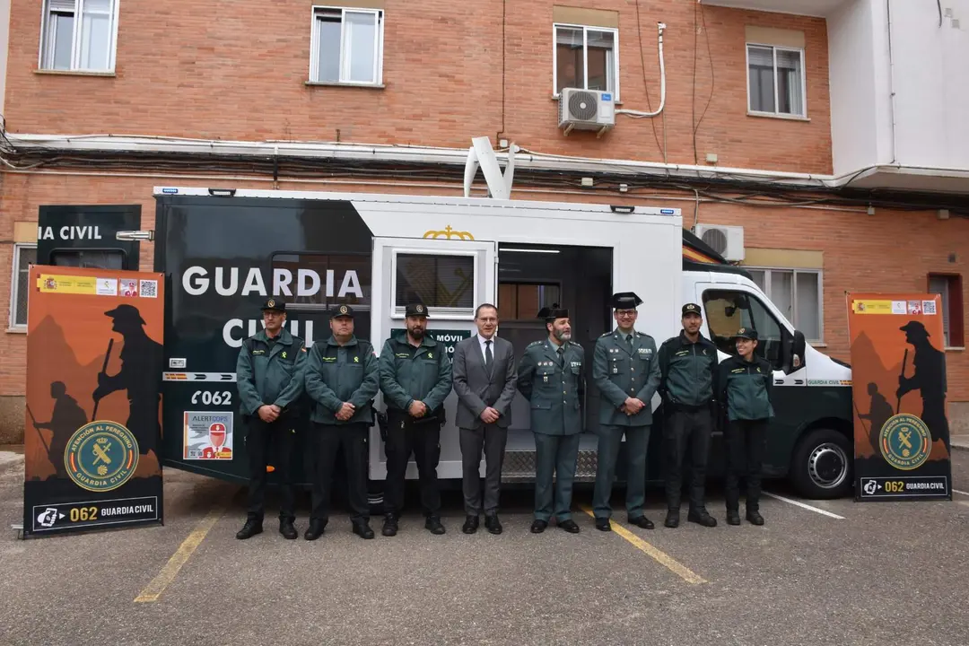 guardia civil oficina móvil. imagen de archivo