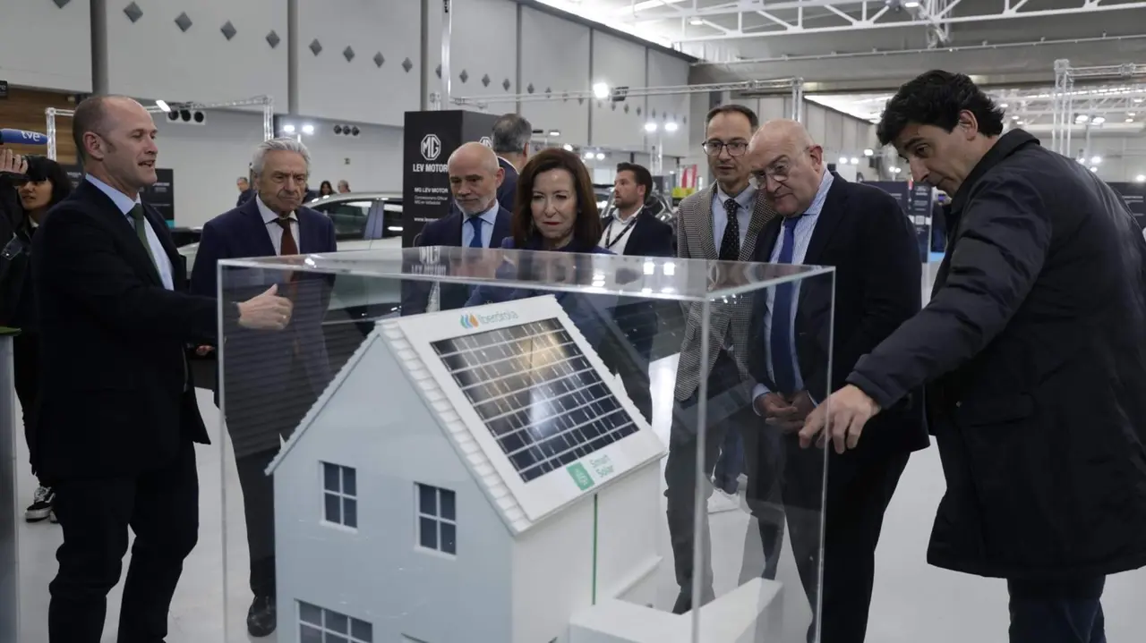 2024-04-26.- El alcalde de Valladolid visita el stand Iberdrola en Feria de Valladolid