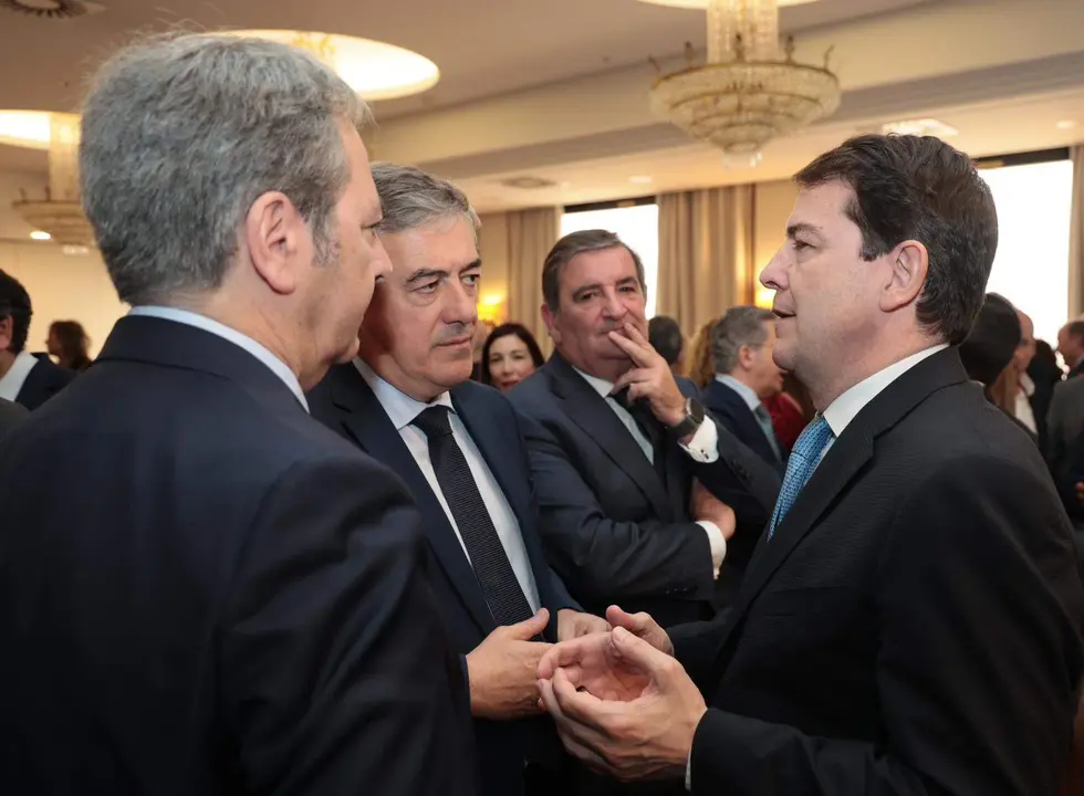 El presidente de la Junta, Alfonso Fernández Mañueco durante la clausura del encuentro empresarial `Foro3Mares´
