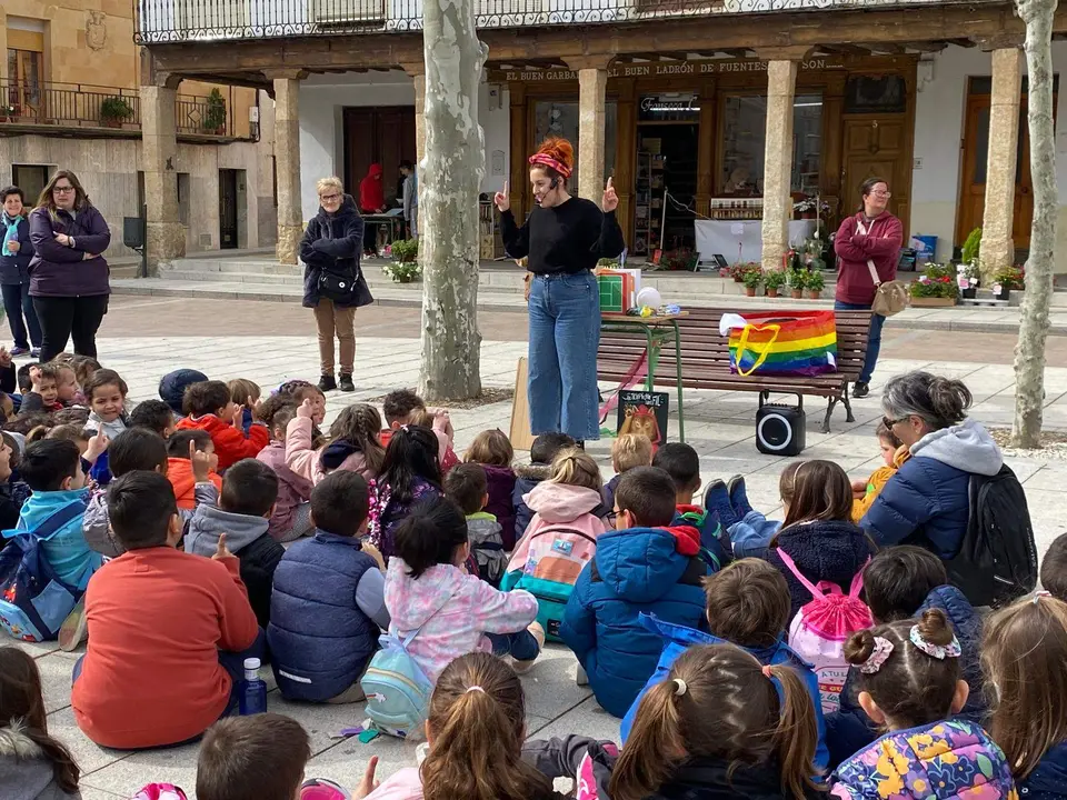 Cuentacuentos y actividades con motivo de la Feria del Libro de Fuentesaúco. Fotografía: CEDIDA