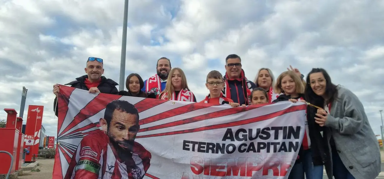 Una veintena de aficionados del Zamora CF viaja a Langreo para animar a su equipo. Fotografía: CEDIDA