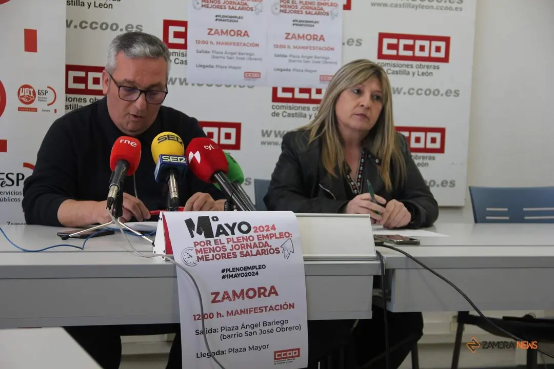 Trinidad Acebes y Juan Escudero durante la convocatoria para la manifestación del 1 de mayo