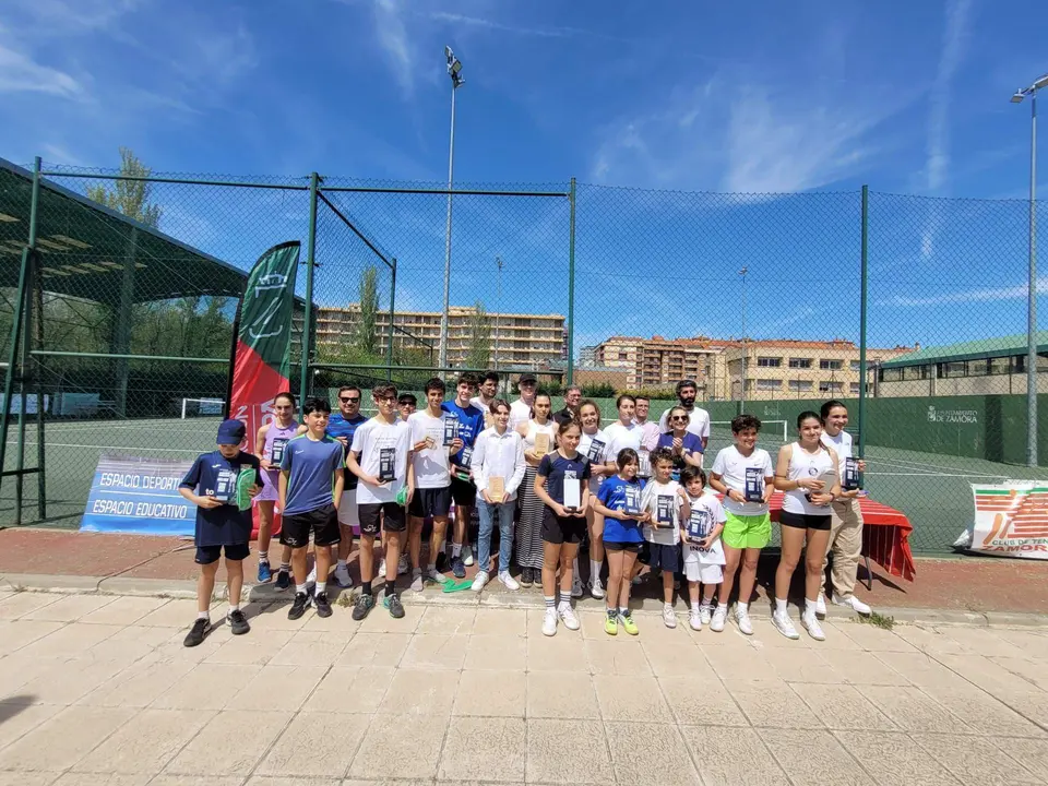 Entrega trofeos 2024 torneo tenis 