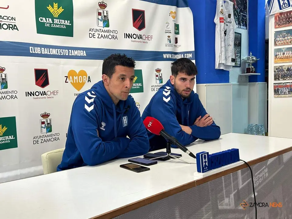 Saulo Hernández y Toni Naspler en la previa al partido de vuelta de la Seminifal del PlayOff de ascenso a LEB Oro