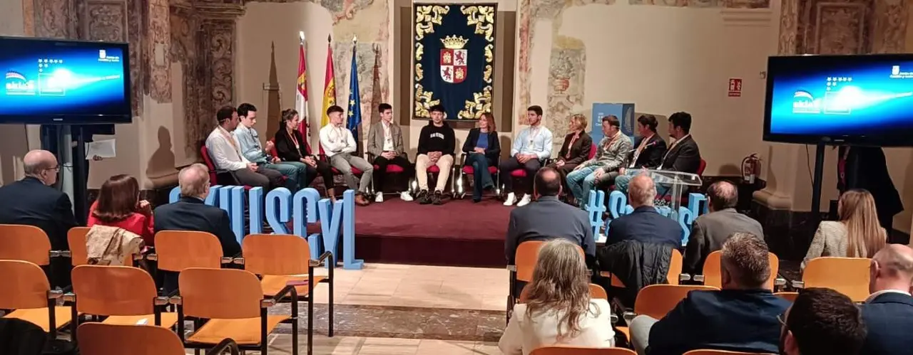 Spainskills 2024’ Ganadores con la consejera de educación. Cedida por centro menesiano zamora joven