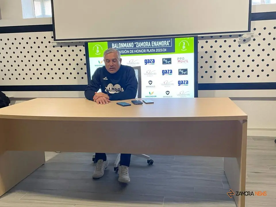 El entrenador ayudante del Zamora Enamora, Antonio Núñez