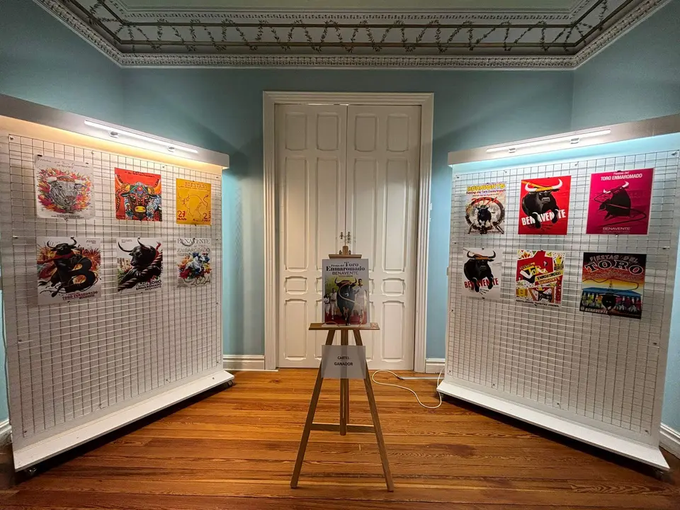 Exposición de carteles del certamen del Toro Enmaromado. Fotografía: Ayuntamiento de Benavente
