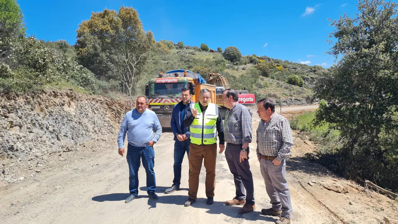 El presidente de la Diputación visita la mejora de la carretera que une Zamora con Almaraz y Villaseco del Pan