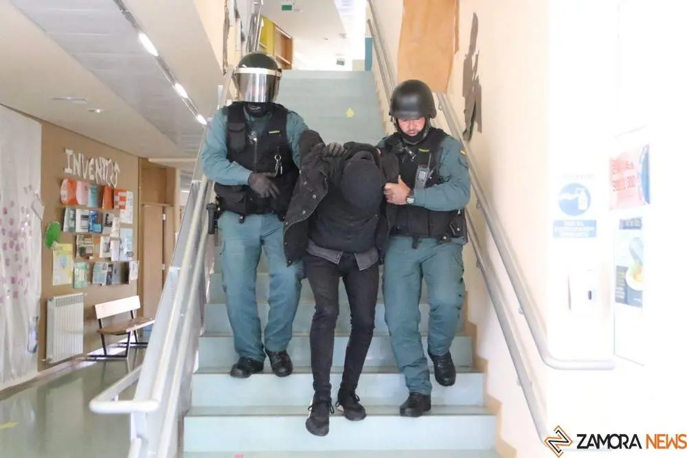 detenido.. imagen de archivo