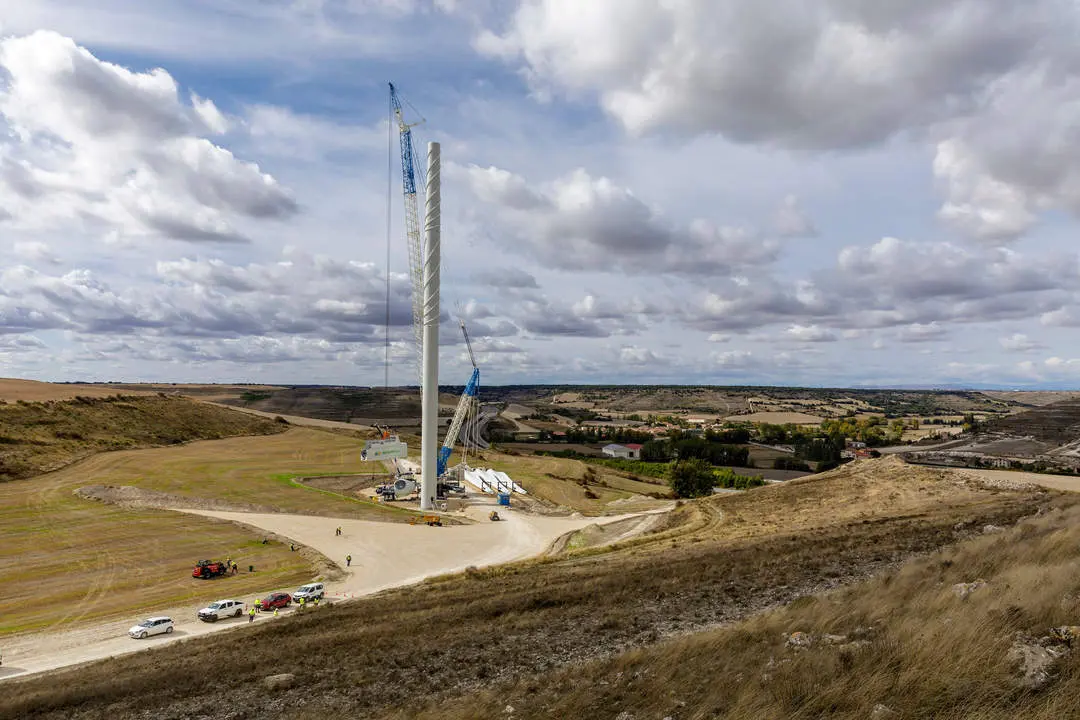 Castilla y León - Proveedores de Iberdrola instalan aerogenerador de un parque eólico