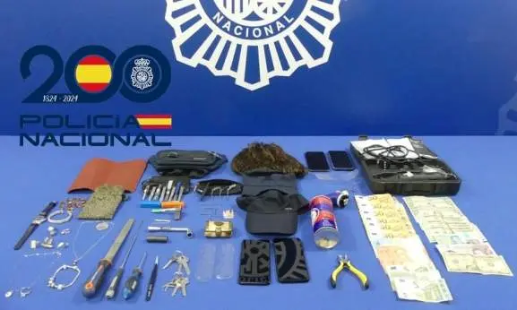 Material intervenido a los dos detenidos en Salamanca. Fotografía: Policía Nacional