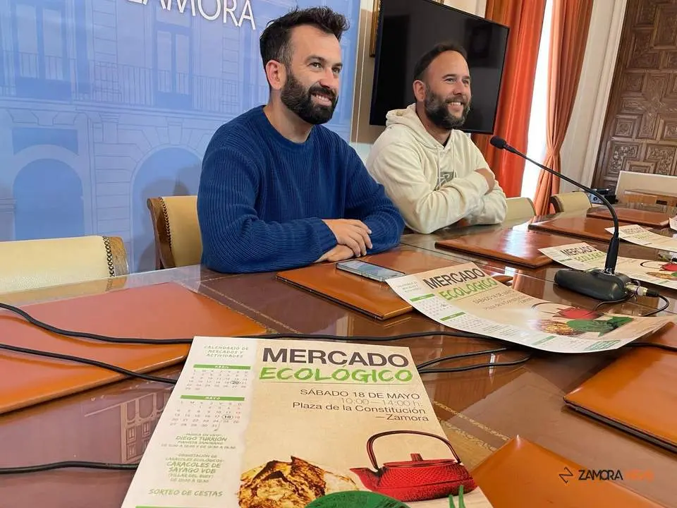 El concejal de Comercio, David Gago y el presidente de Bioproeza, Alejandro Fontanillo 