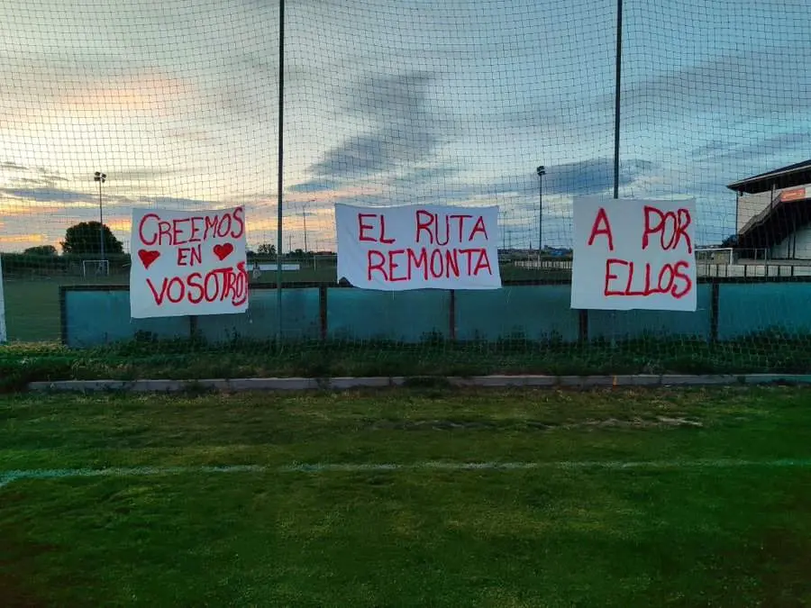 Los mensaje de ánimo que inundan los campos anexos al Ruta de la Plata