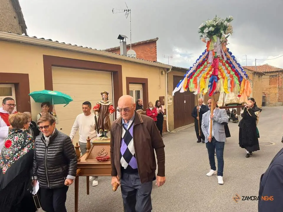 Venta de las tradicionales roscas en Santibáñez de Tera_4
