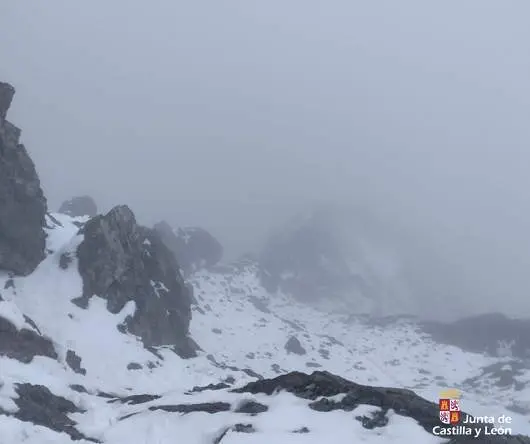 El grupo de rescate de la Junta de CyL auxilia a un montañero en Peña Ubiña