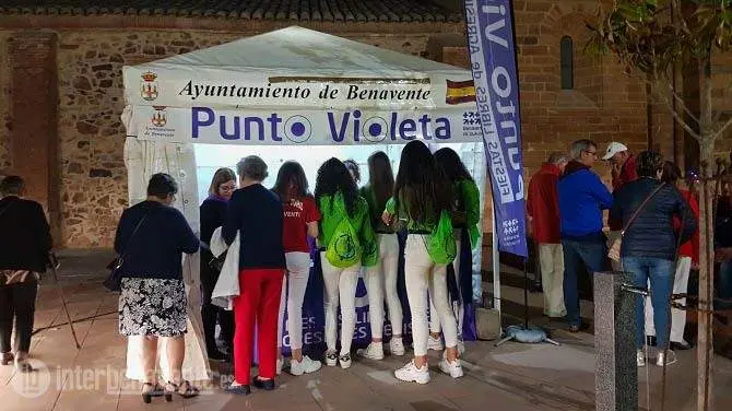Punto Violeta Fiestas benavente. Foto Interbenavente