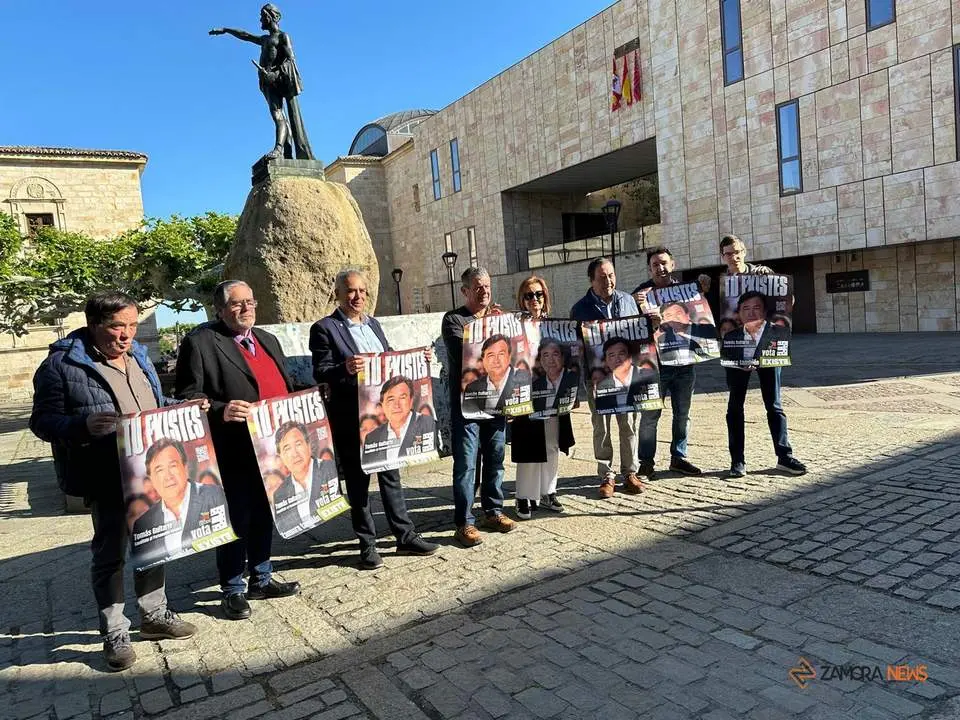 Pegada de carteles arranque de la campaña electoral a las europeas_4
