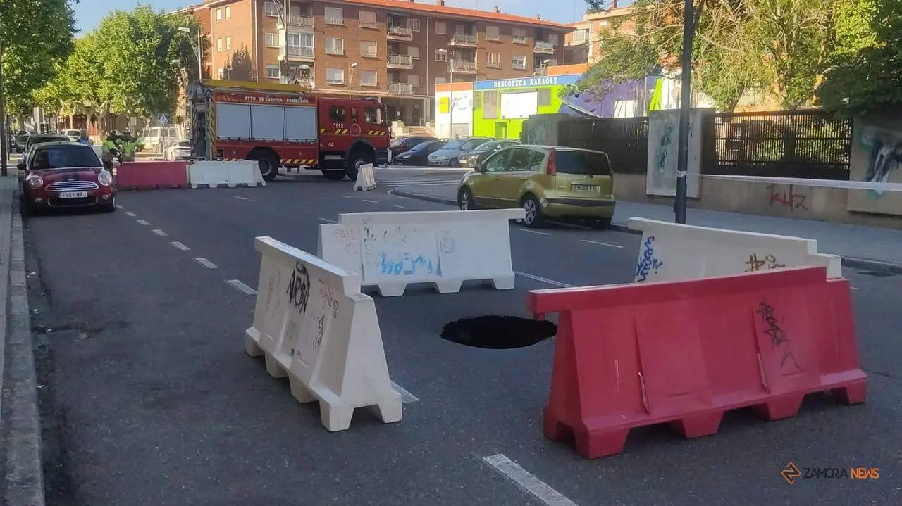 Socavón en la calle Arapiles