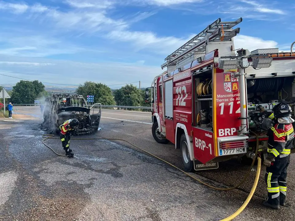 microbús ardiendo