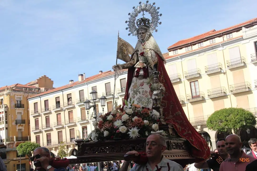 La Virgen de la Concha y la Tarasca procesionan en las Vísperas del Corpus Christi_24