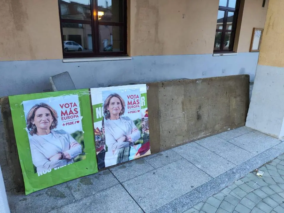 Panel propagandístico dentro de la campaña del 9N en Morales del Vino. Fotografía: Vox